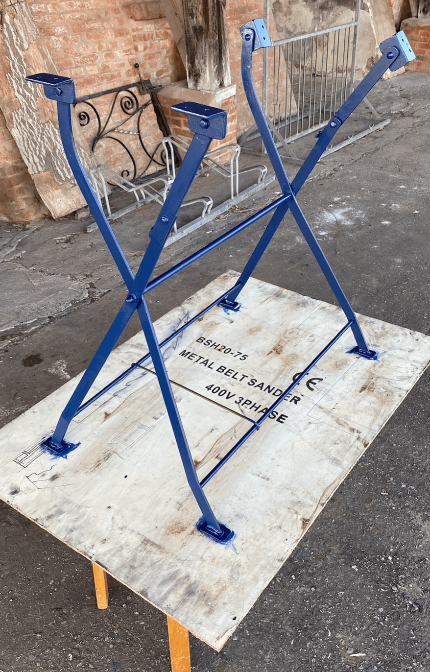 Onderstel voor een tuintafel
