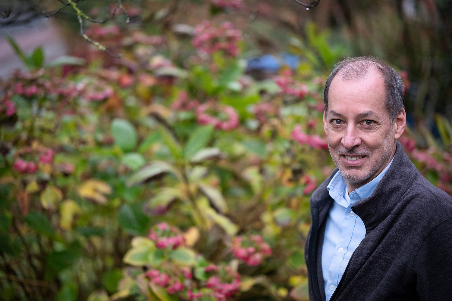 Jorge Chavez-Tafur smiling for the camera. Plants are in the background.
