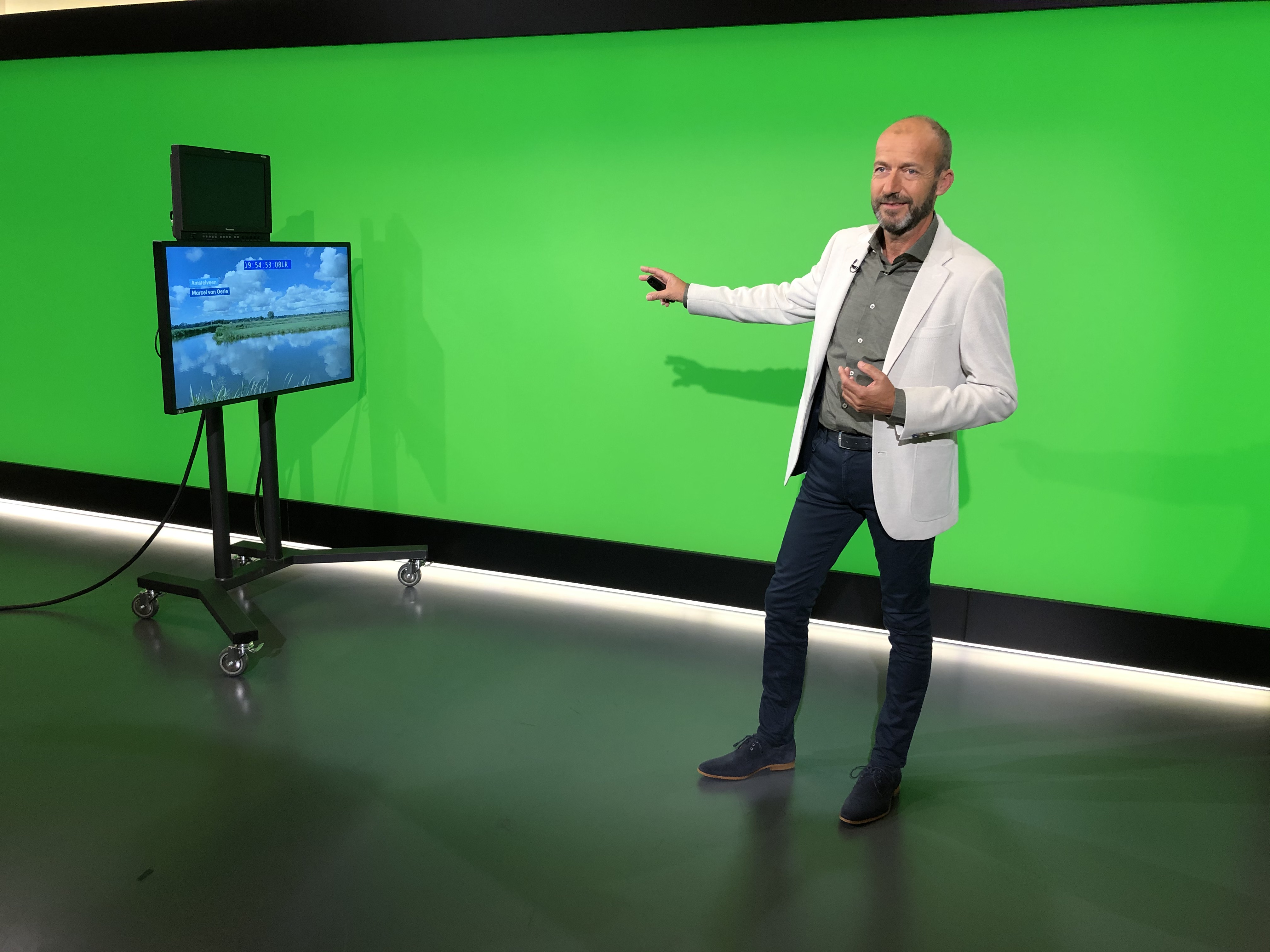 Reinier giving the weather forecast. 