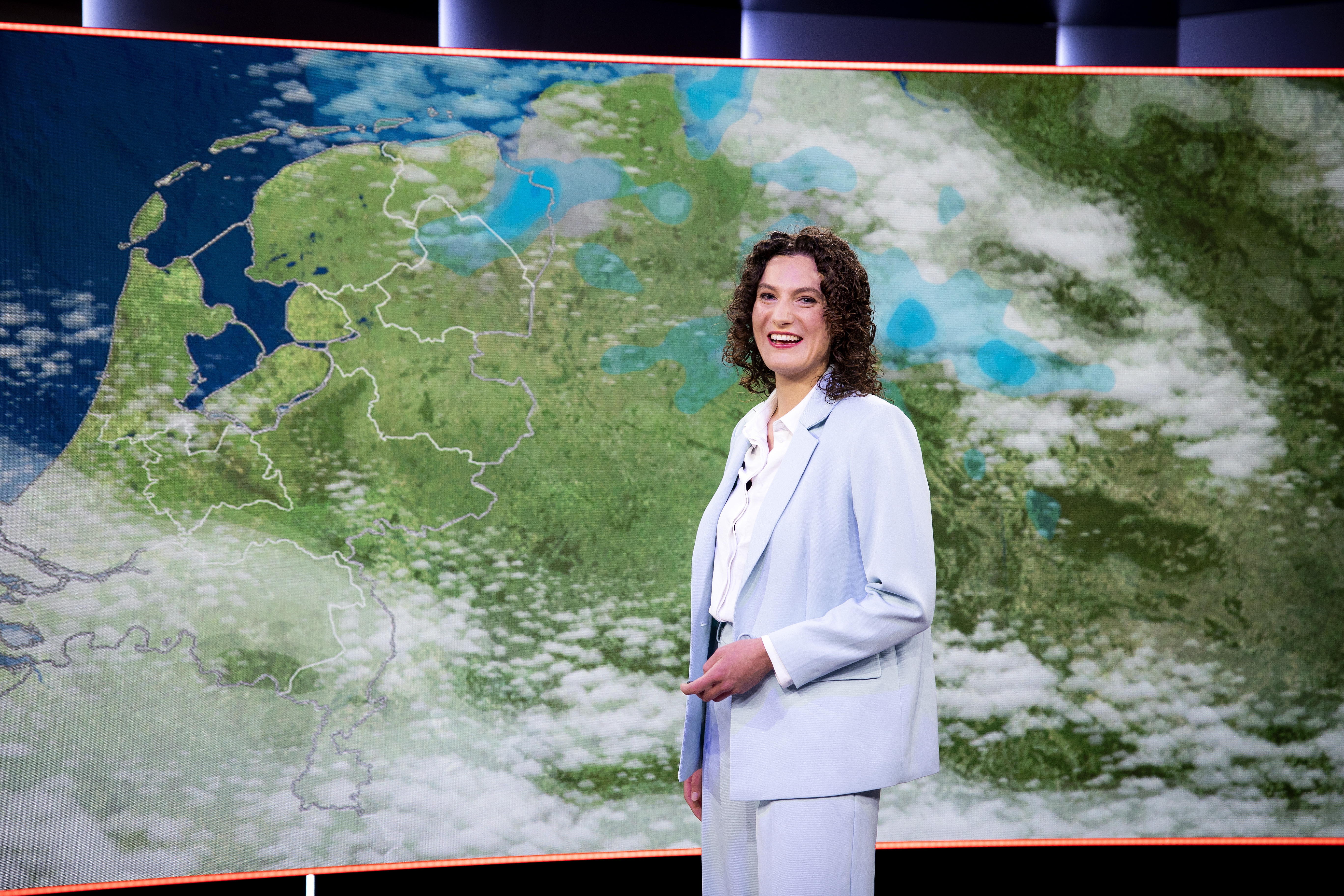 Roosmarijn Knol presenteert het weer