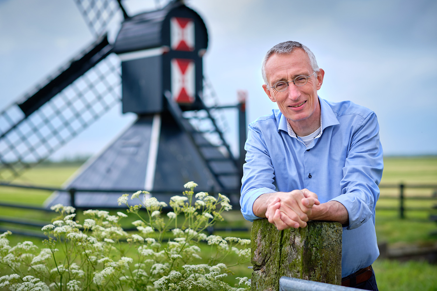 Researcher Theun Vellinga standing in the Dutch grasslands