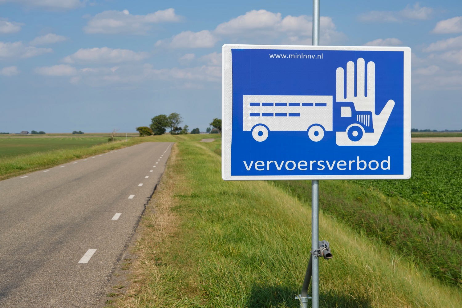 sign to prohibit transport due to bird flu