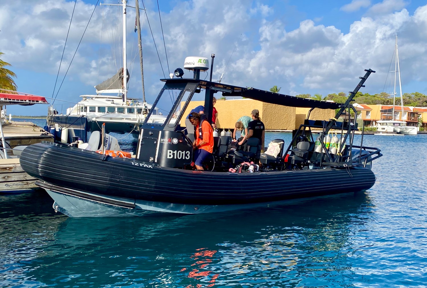 Onderzoekers in een boot