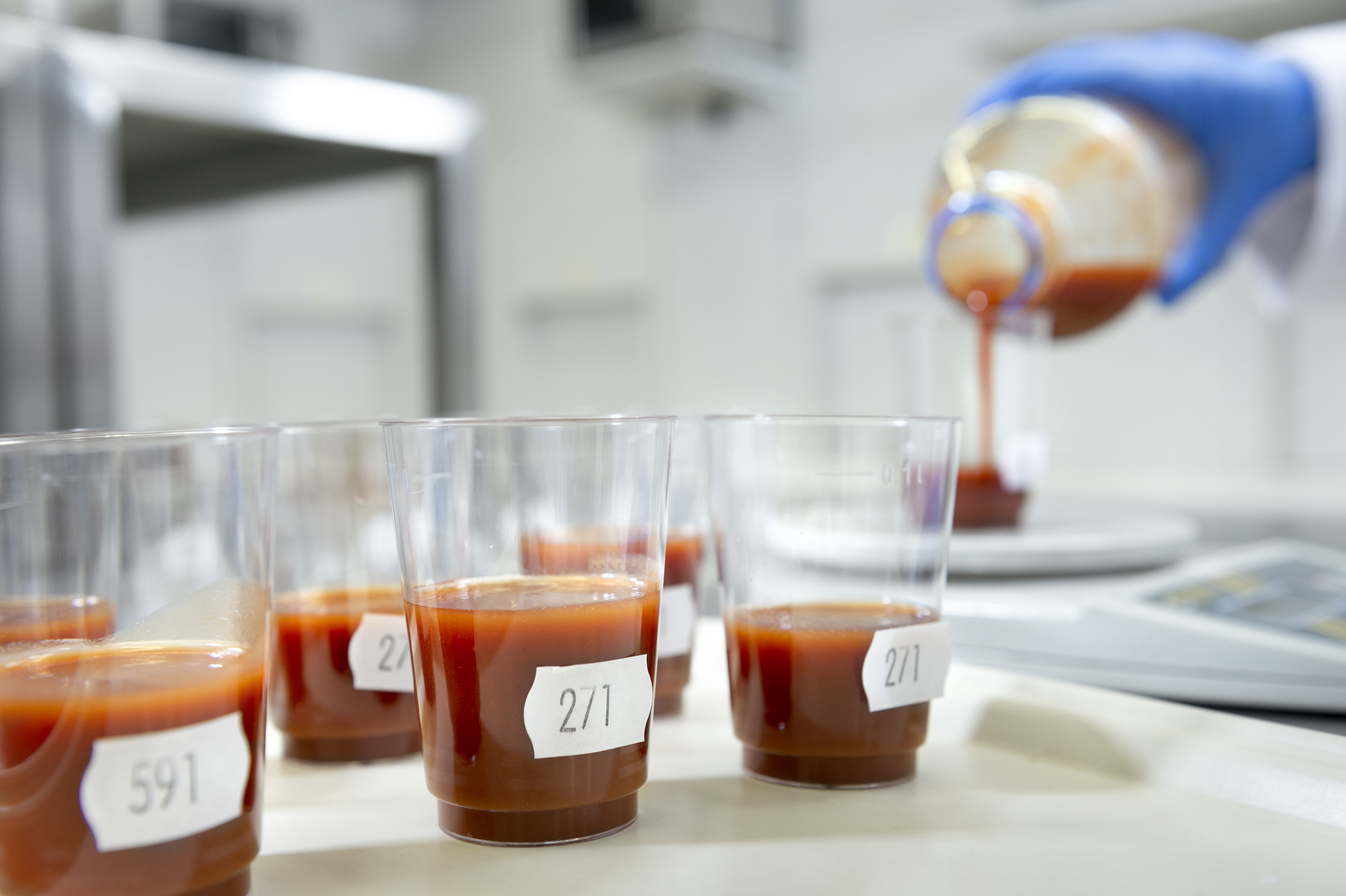 bekertjes sap voor onderzoek