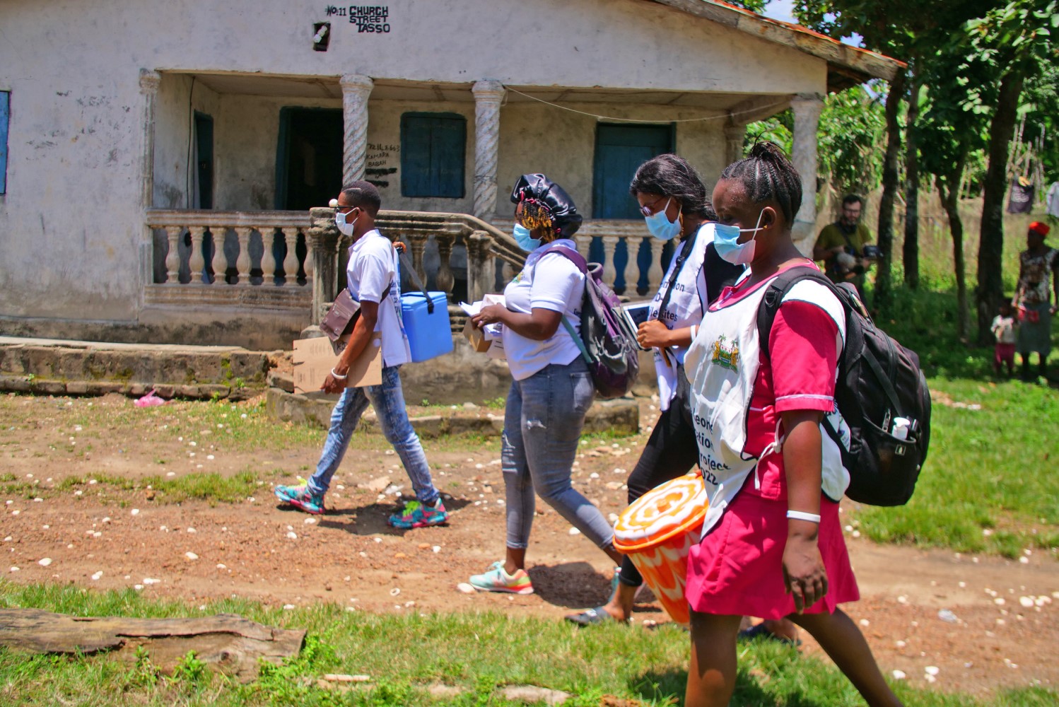 mobile vaccination teams from the Ministry of Health of Sierra Leone