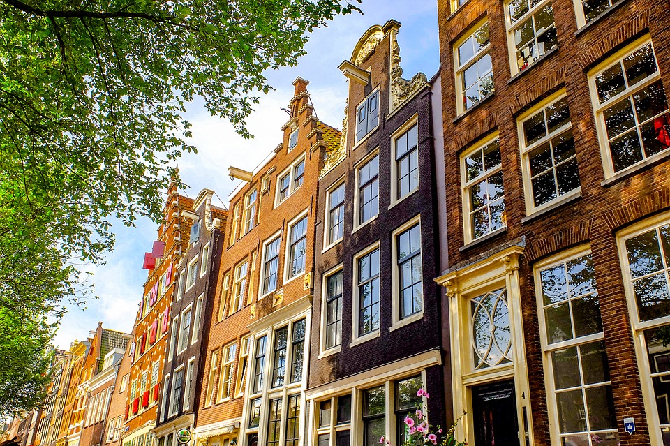 Rij Amsterdamse huizen