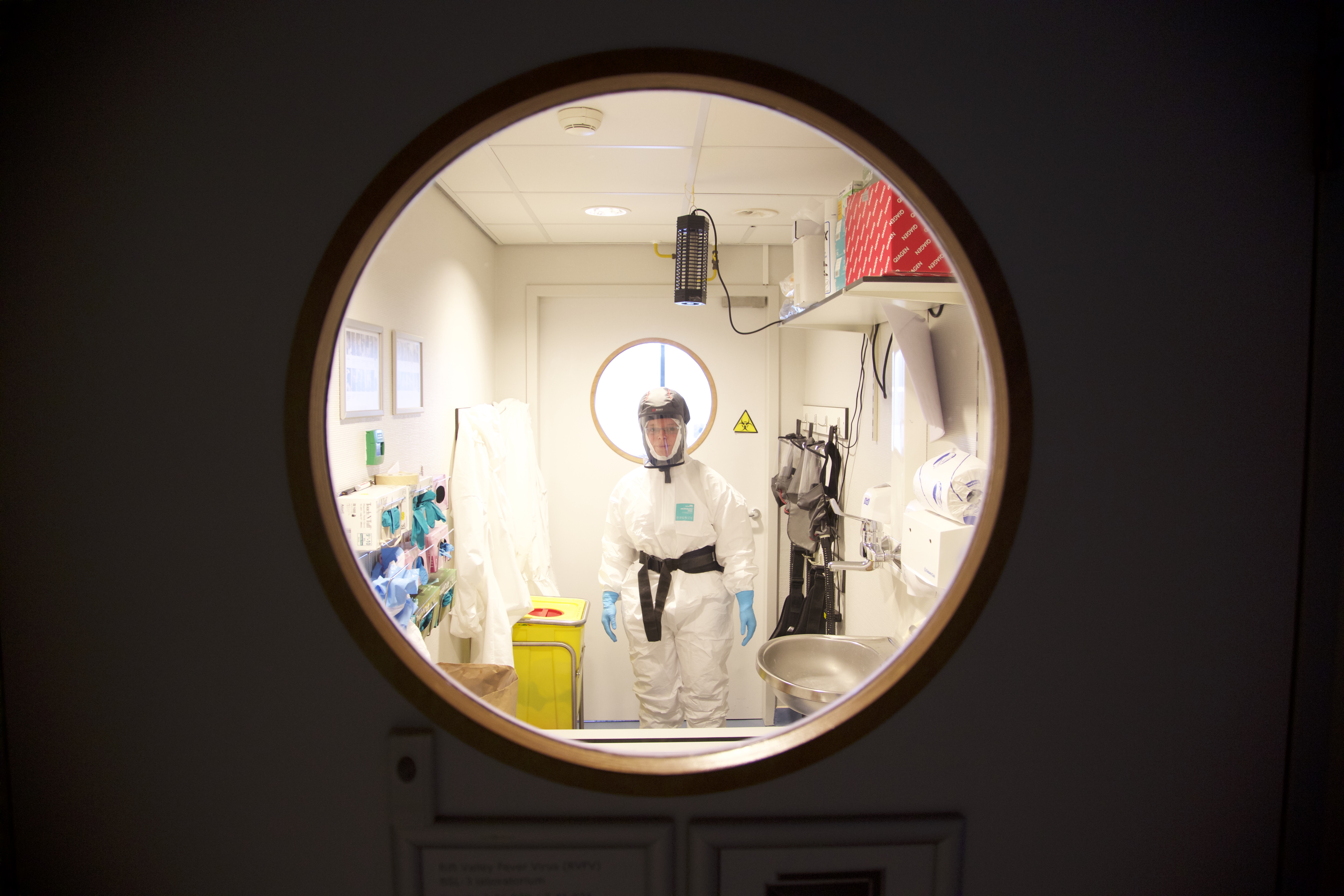 Researcher in protective clothing at the HCU in Lelystad