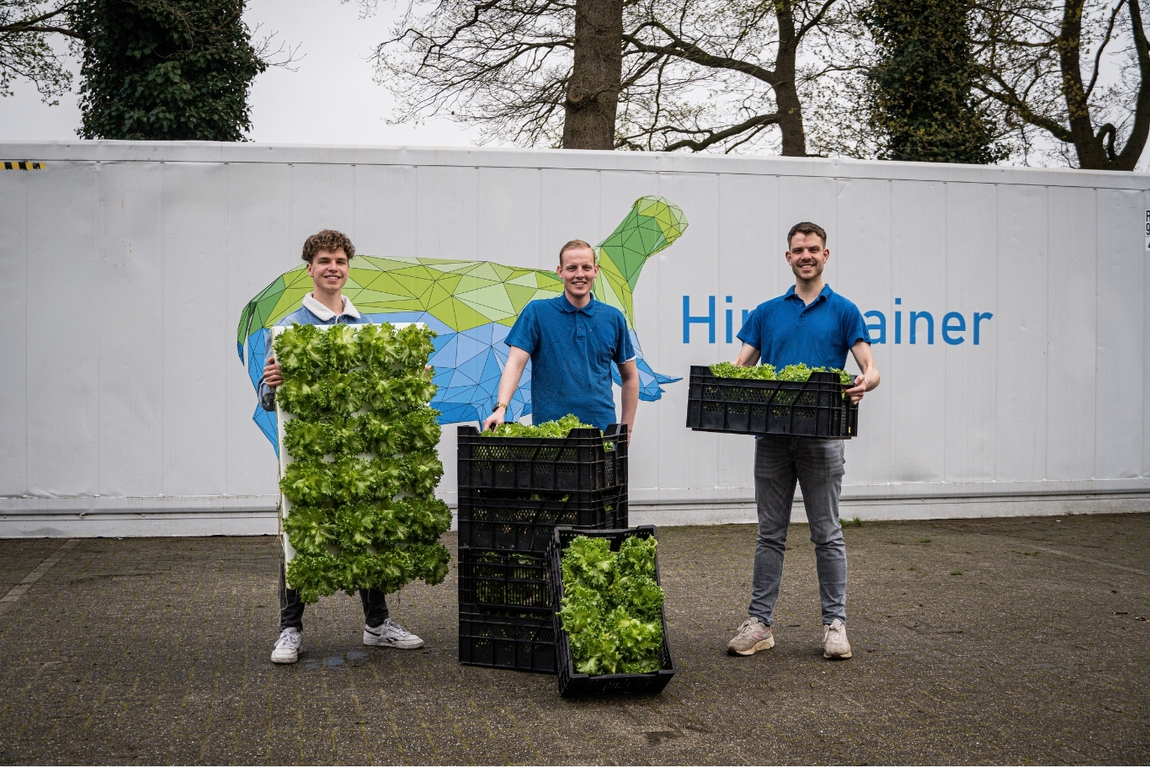 Jort Maarseveen, Tijmen Blok and Joël van Schoonhoven in front of their Hippotainer