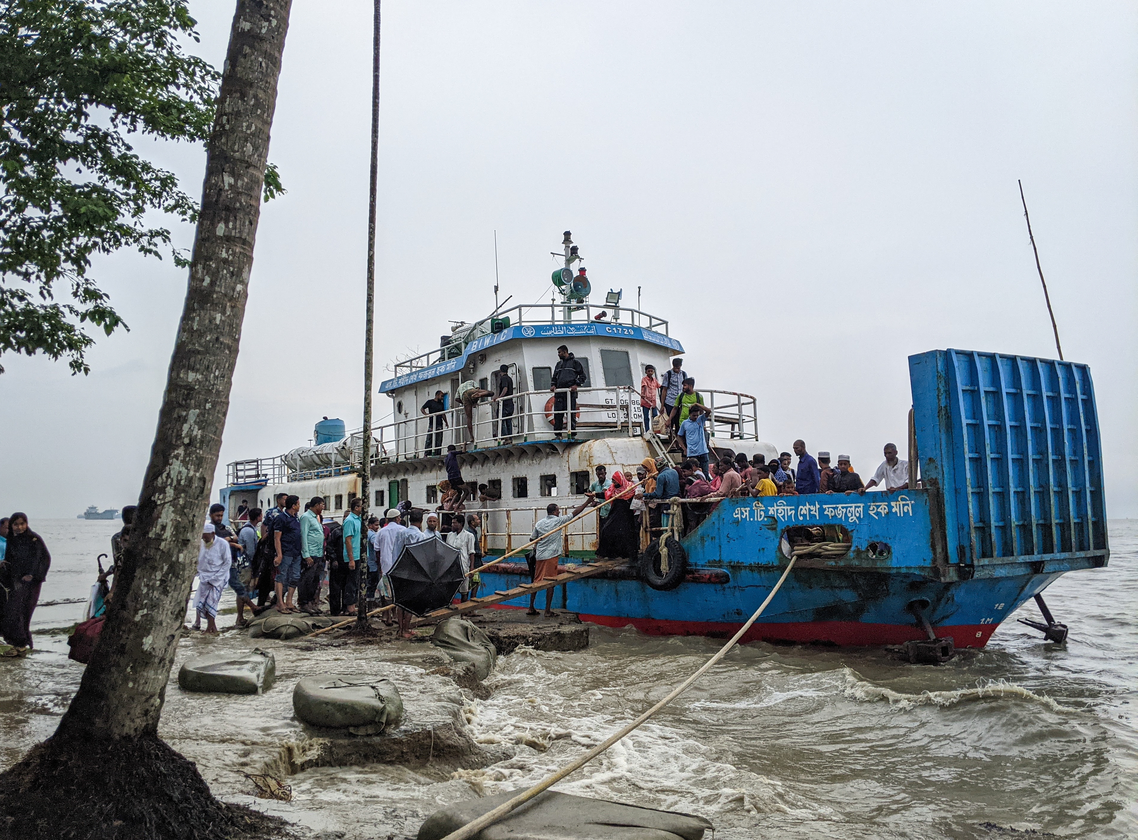 Climate, (In)Security and Violence in Bangladesh: Climate Impacts and Conflict Risks in Coastal Hatiya.