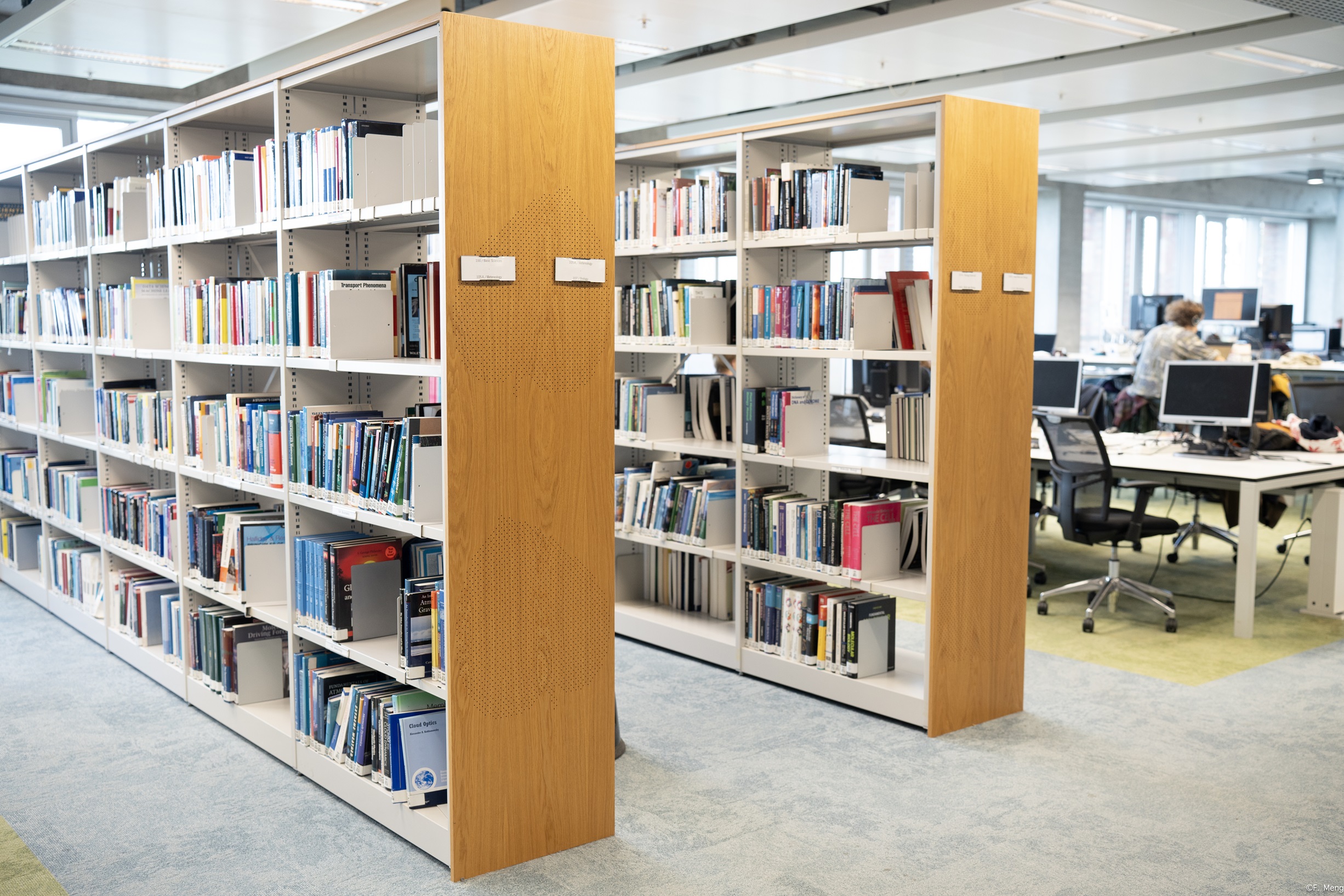 Cabinets with books and study places in WUR library
