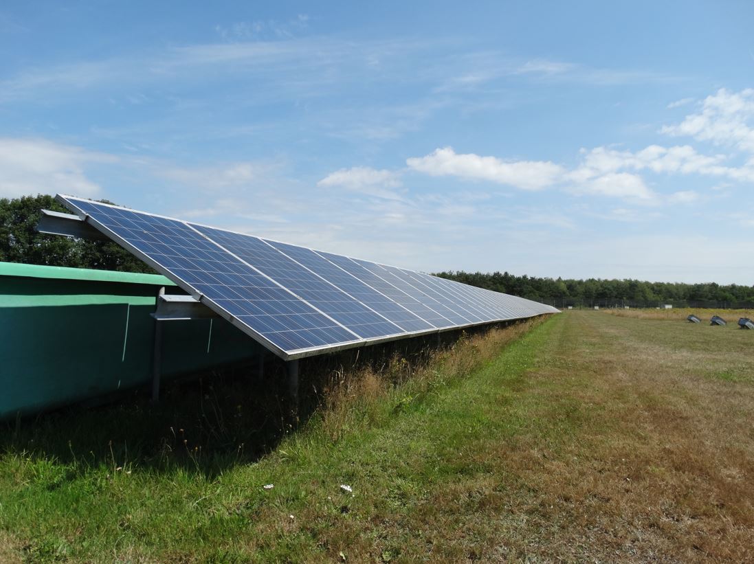 Zonnepanelen op het Sinderhoeve terrein