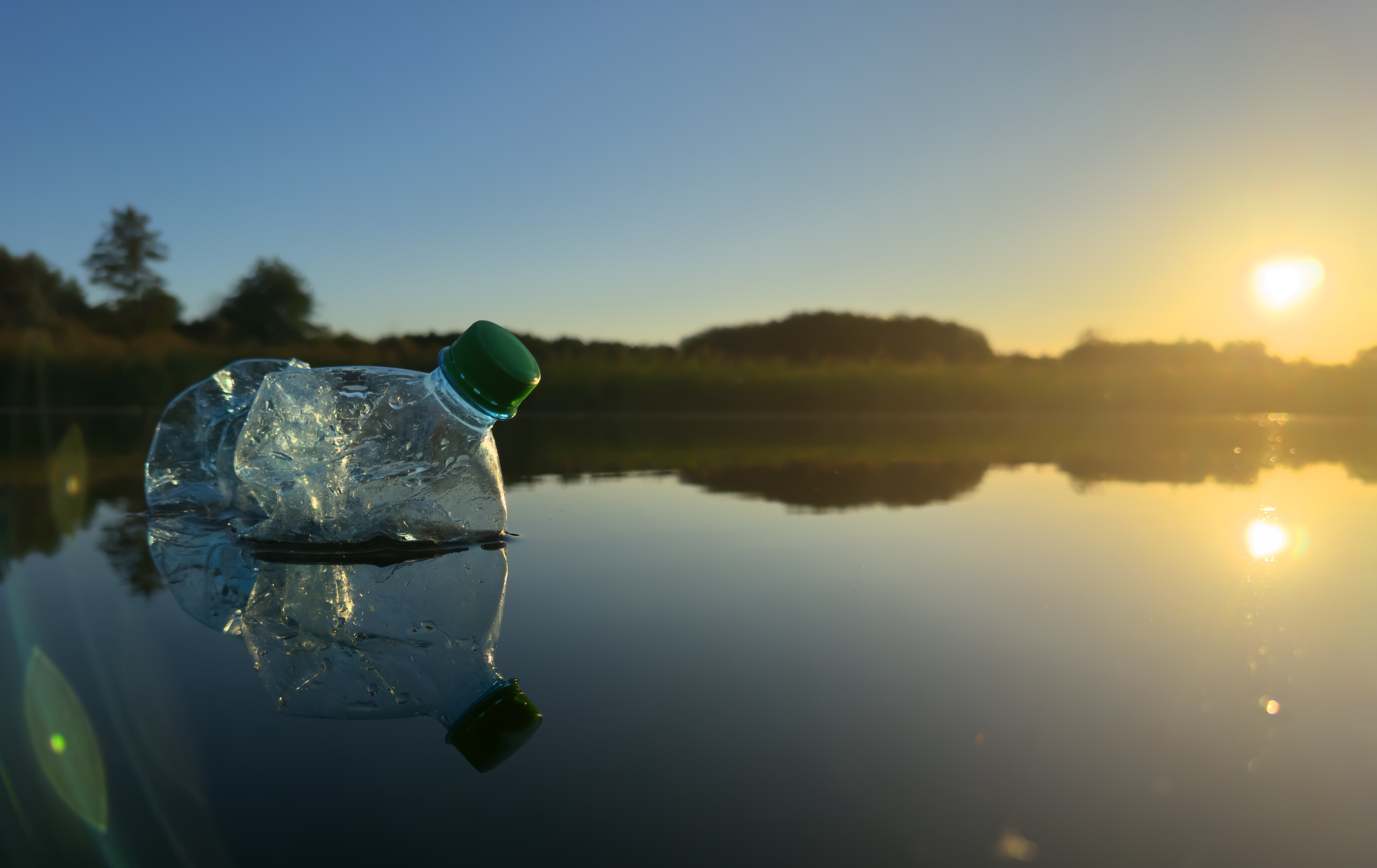 Towards understanding uncertainties in the measurement of microplastic concentrations in river systems