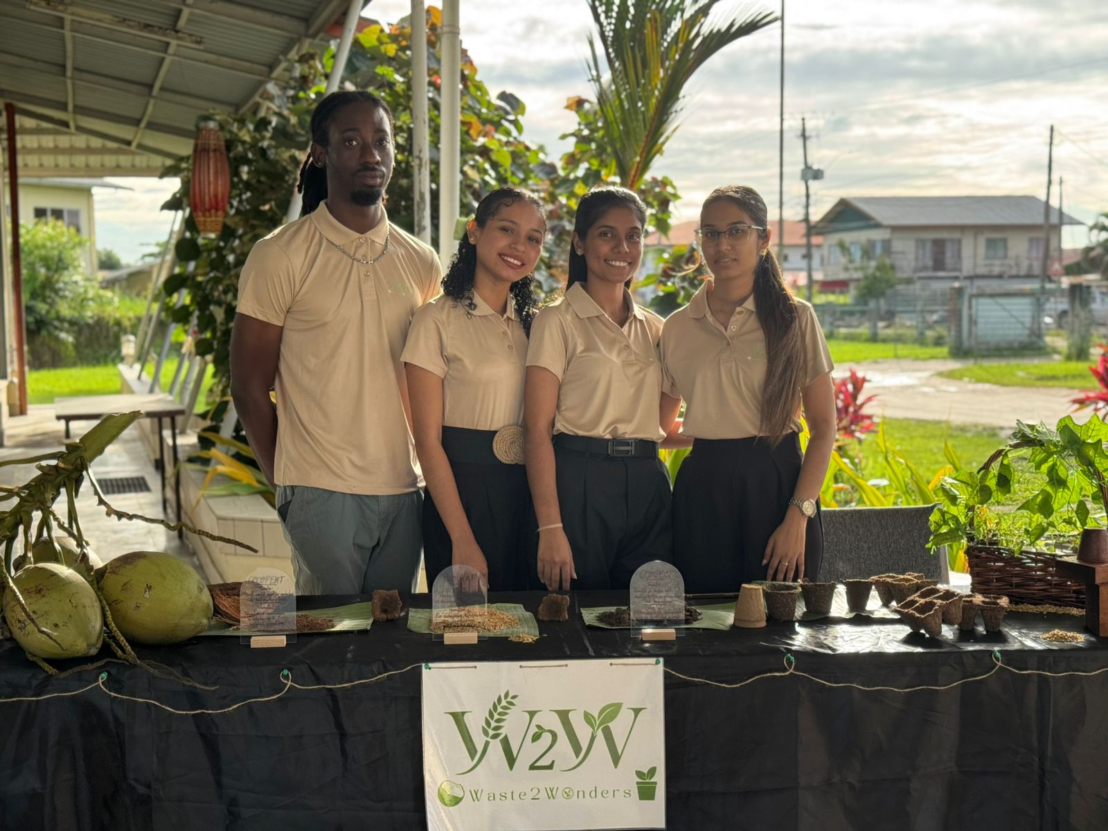 Wate 2 Wonders team for the Food Systems Innovations Challenge