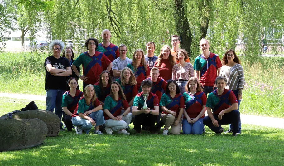 Group picture of the chair group BNT in the grass in front of Axis.