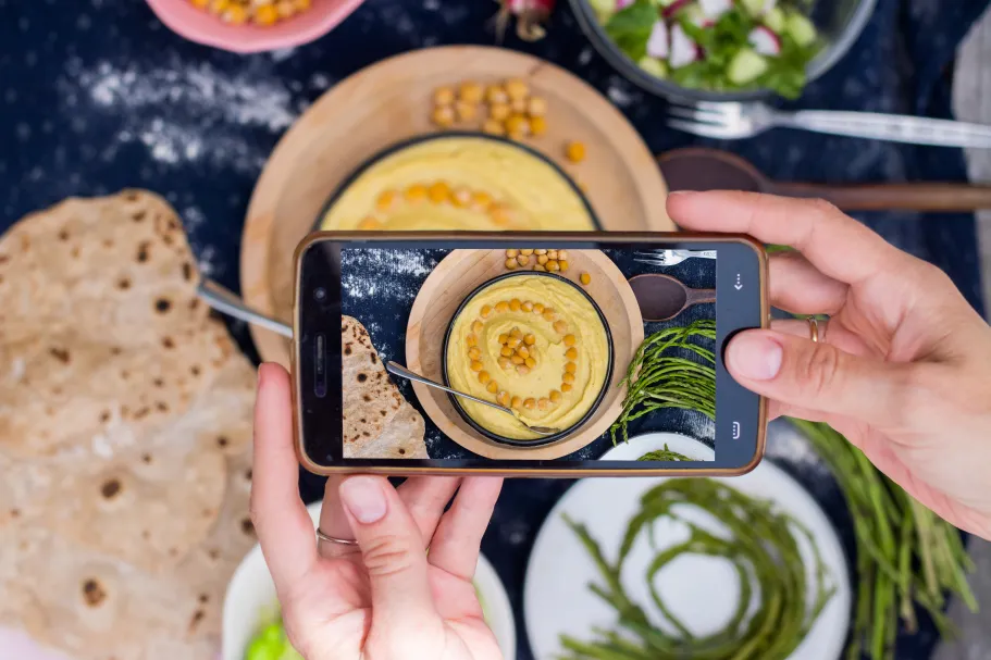 Photons for Food Intake: measuring macronutrients with hyperspectral imaging and machine learning