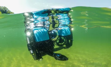 onderwaterrobot in golvende zee